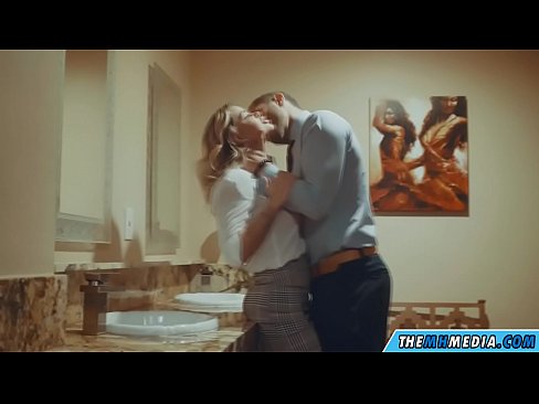 ❤️ Thaum ib tug busty blonde ntxias koj nyob rau hauv ib tug pej xeem chav dej ☑ Sluts ntawm peb ❌️ Ib